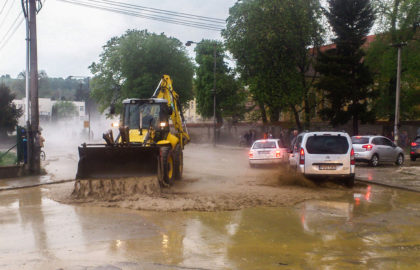Special Photo Report: Watch Thunderstorm Raging and Causing Flash Floods