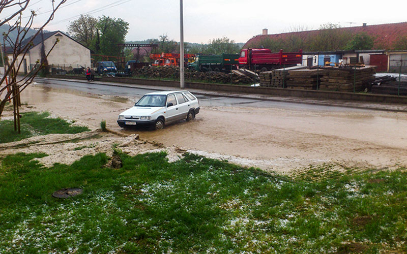 Watch_Thunderstorm_03