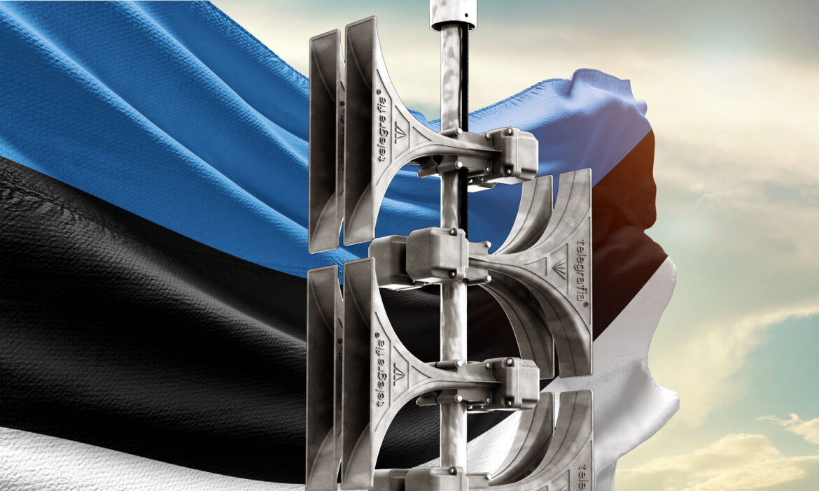 Сирены гражданской обороны в Эстонии с флагом Эстонии