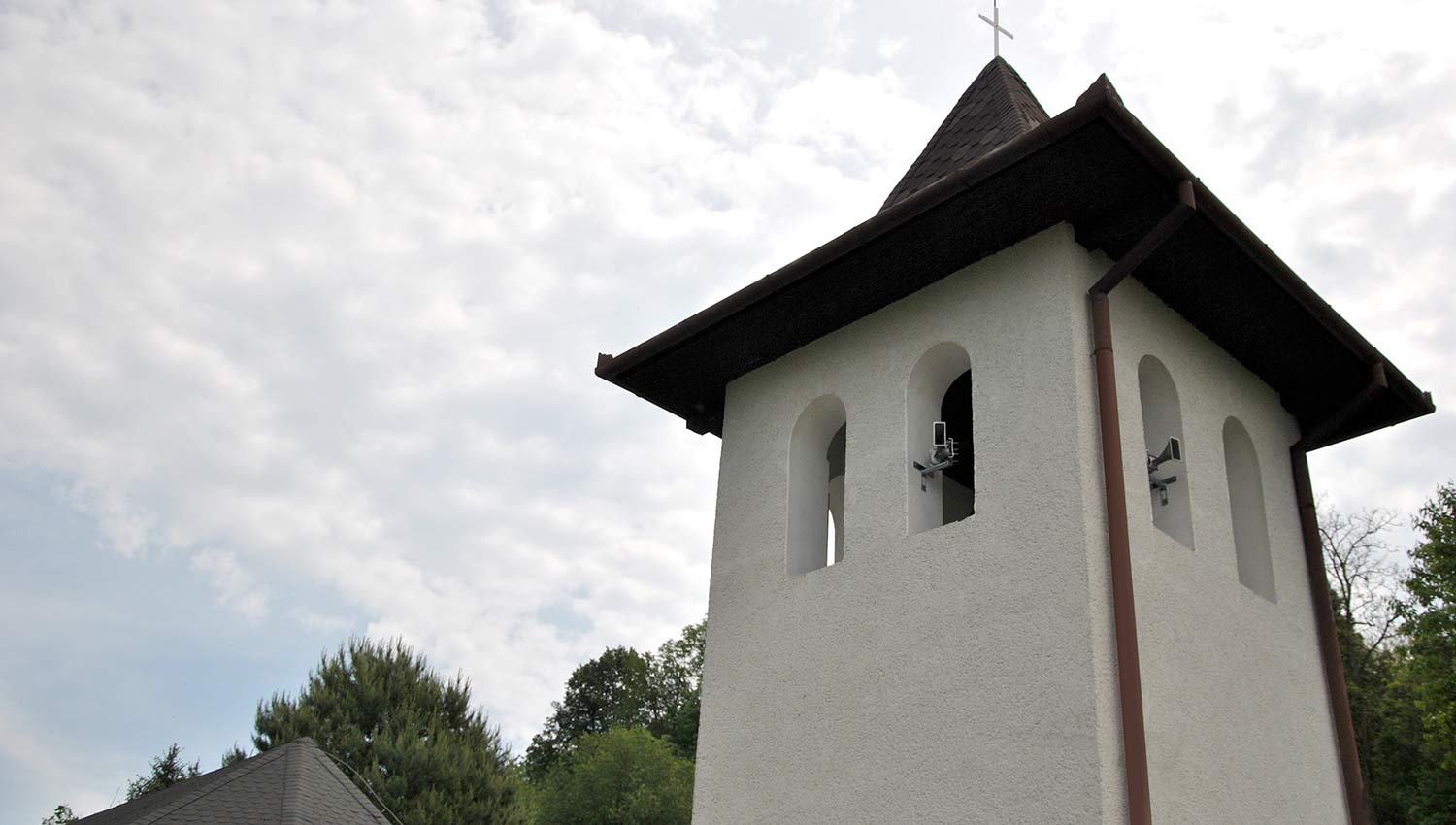 Электронные колокола все чаще созывают людей в церковь