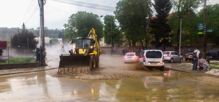 Special Photo Report: Watch Thunderstorm Raging and Causing Flash Floods